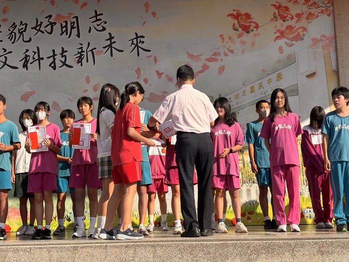 114學年第一次模擬考成績優良頒獎圖片